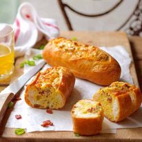 Cheese and Bacon Bread Boats - smells and tastes like a quiche lorraine, but BETTER because it's so fast to make and it's extra crusty!
