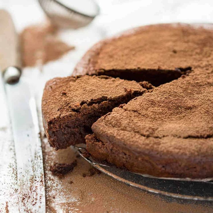 A simple Flourless Chocolate Cake made with almond meal / almond flour. Moist inside, with a thin crackly brownie-like surface. A stunning, very quick cake to make! recipetineats.com